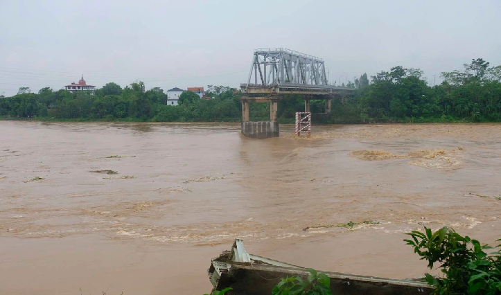 Sở GTVT tỉnh Phú Thọ đề xuất thực hiện dự án cầu Phong Châu mới có chiều dài 1km (cầu dài 400m và đường dẫn đầu cầu dài 600m) tại vị trí cầu cũ đã bị sập; tổng mức đầu tư 875 tỷ đồng.
