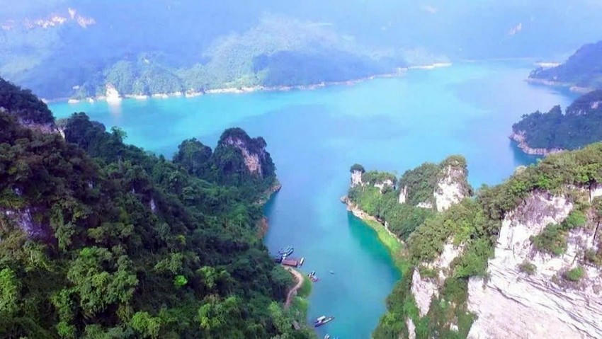 Rừng phòng hộ Lâm Bình còn có rất nhiều điểm du lịch hấp dẫn du khách.