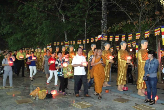 Lễ rước đèn.
