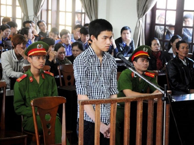 Hà Dã Viễn trước vành móng ngựa ngày 23/12 (Ảnh: Báo hanh Niên)