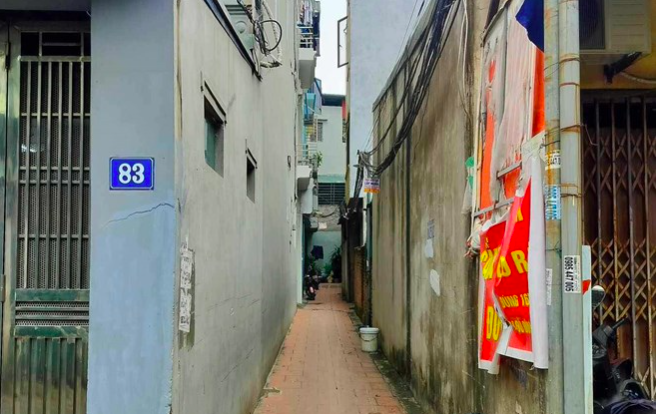 Khu vực nhà người phụ nữ tên N (phố Trạm, phường Long Biên, quận Long Biên) - nơi nhận trông giữ bé gái 5 tháng tuổi. Ảnh: Nguyễn Long