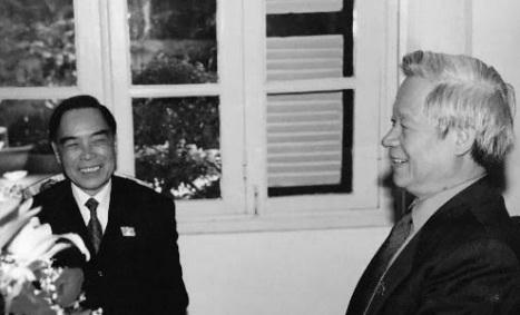 Nguyên Thủ tướng Phan Văn Khải và ông Trần Xuân Giá.