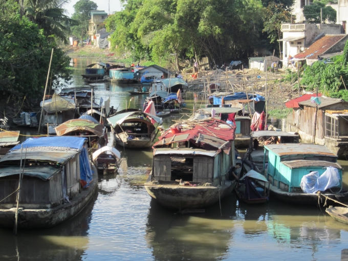 Một góc làng chài nghèo dưới chân cầu Sâng, TP. Thanh Hóa