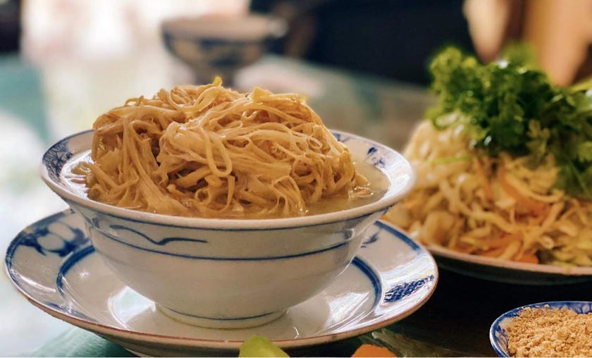 Canh măng mực xé tay danh bất hư truyền.