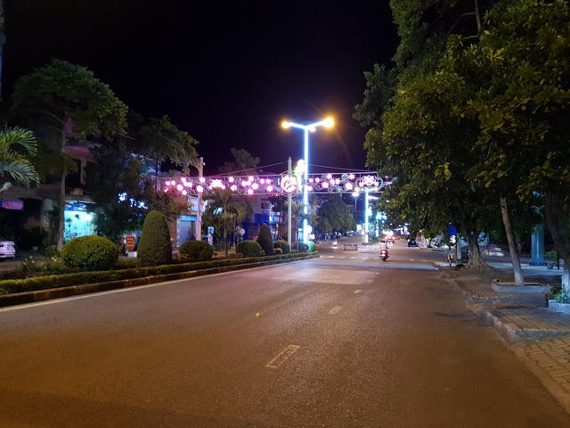Đường Hùng Vương, con đường nhộn nhịp thường ngày cũng ít phương tiện đi lại.