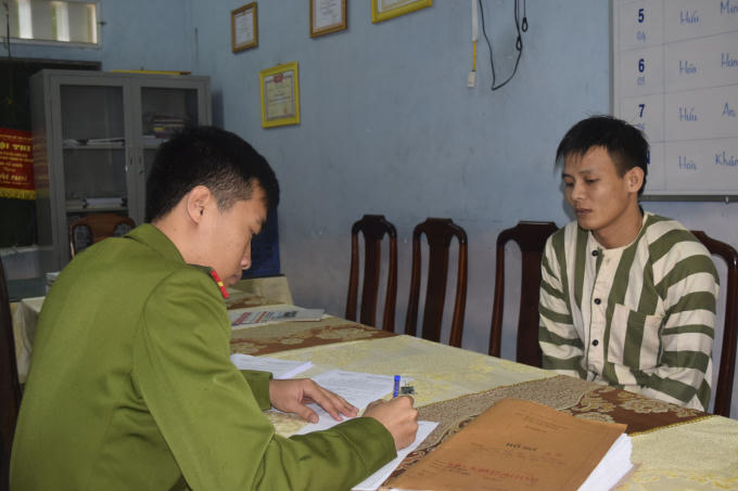 Lỳ tại cơ quan Công an.