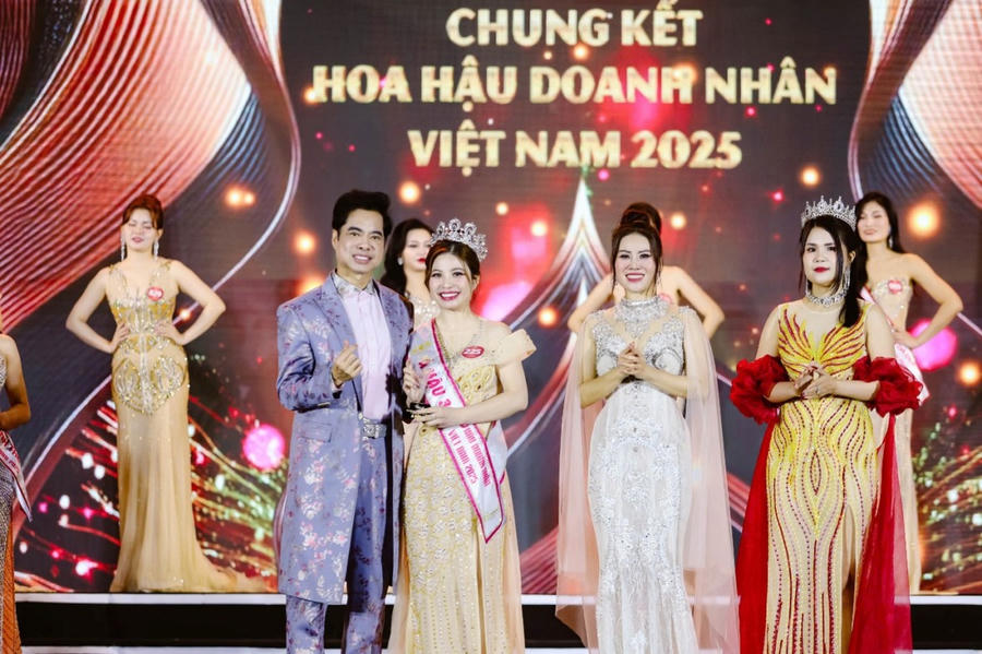 Nữ doanh nhân quê Hà Tĩnh Phạm Thị Phương đăng quang Á hậu 3 Hoa hậu Doanh nhân Việt Nam 2025