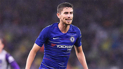 Jorginho là cầu thủ đầu tiên HLV Maurizio Sarri mang về khi tiếp quản Chelsea.