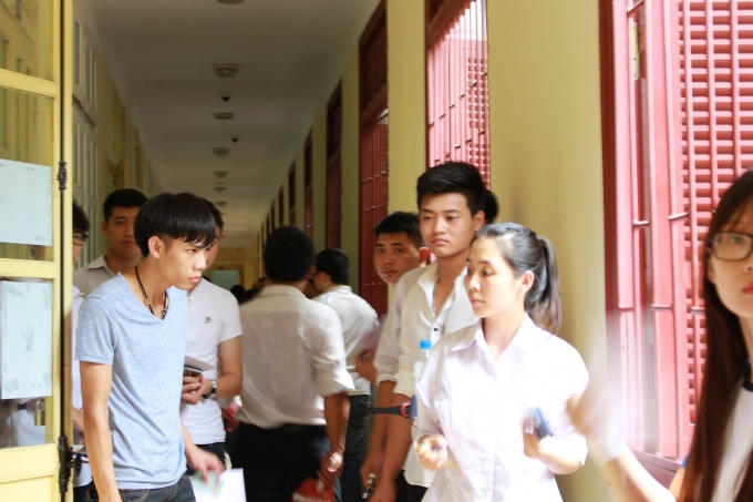 Ngay từ 1h30 phút các thí sinh đã có mặt tại các phòng thi chuẩn bị cho công tác làm bài thi.