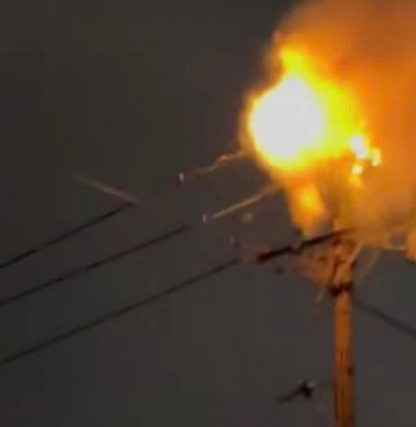 Nguyên nhân ban đầu được xác định do sự cố trên đường dây điện trung thế, làm cháy nhiều đoạn dây điện trên tuyến dài