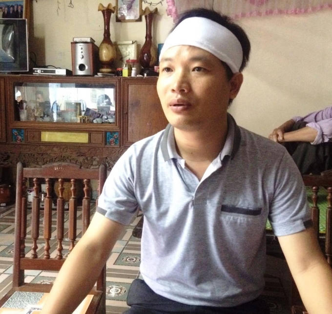 Anh Tạ Văn Ước (SN1982, anh con bác ruột) của chị Oanh trao đổi với phóng viên.