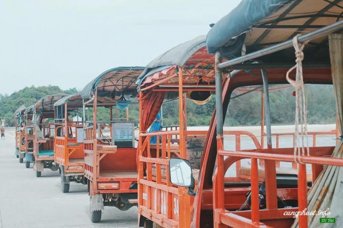 Vụ lật xe túc túc đã khiến cho 9 du khách bị thương (ảnh minh họa).