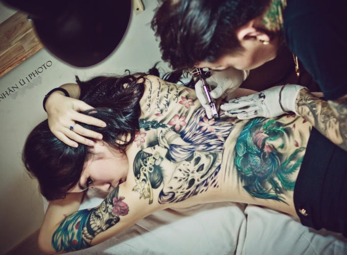 Xăm hình nghệ thuật hiện đang trở thành nghề hot. Ảnh minh họa