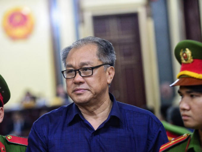 Phạm Công Danh tỏ ra mệt mỏi trong những ngày đầu phiên xử. Ảnh: Tùng Tin.