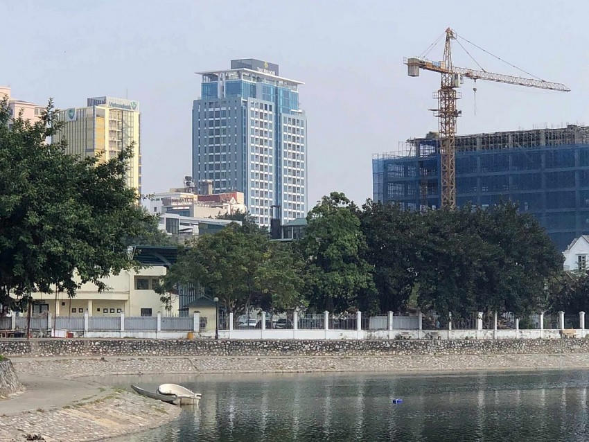 Tọa lạc tại ngõ 29 Láng Hạ, phường Thành Công, quận Ba Đình (Hà Nội), The Nelson được quảng bá nằm ở vị trí đắc địa với tầm nhìn ra hai hồ lớn là Hoàng Cầu và Thành Công.