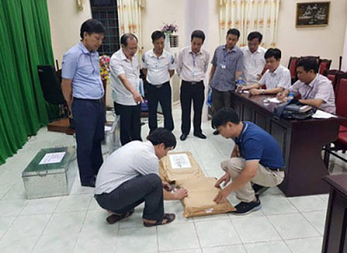 Tổ công tác rà soát công tác chấm thi tại Hội đồng thi Sở Giáo dục và Đào tạo Hà Giang. (Ảnh: Cổng thông tin Bộ Công an).