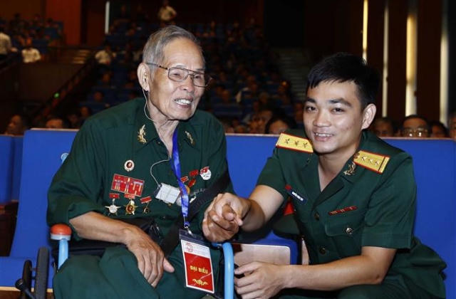 Chăm lo cho gia đình có công với cách mạng vừa là đạo lý, vừa là bổn phận của mỗi người dân
