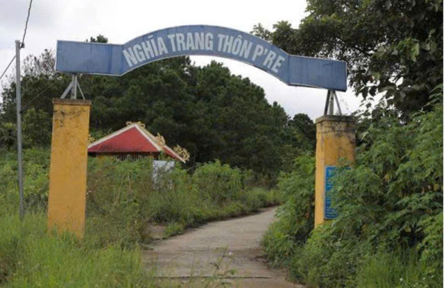 Nghĩa trang thôn P're, nơi các đối tượng tự ý bán đất nghĩa trang trái phép. Ảnh: L.K