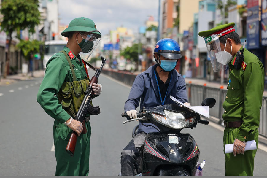 Bộ đội sẽ tham gia kiểm tra giấy tờ của người dân, bên cạnh CSGT, cảnh sát trật tự và dân quân tự vệ.