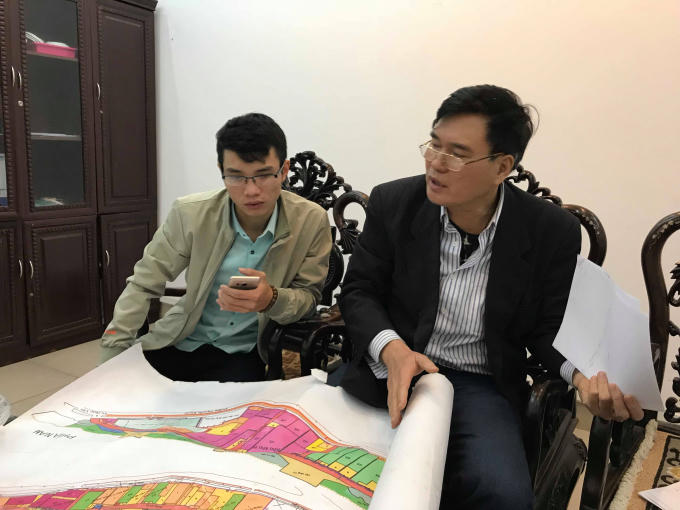 Ông Trần Ngọc Thắng – trưởng phòng kinh doanh Cảng Hà Nội trong một buổi làm việc với PV