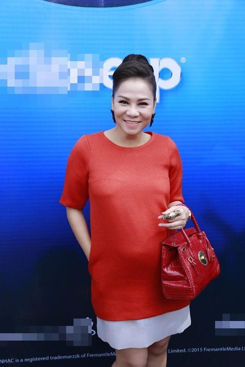 Mang túi nửa tỷ đi chấm thi Vietnam Idol.