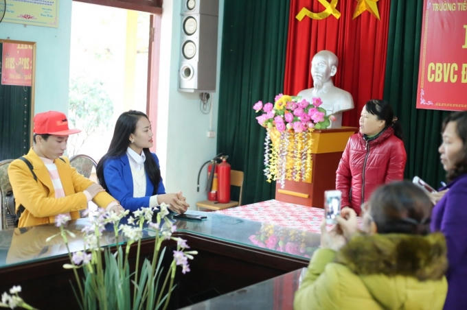&Aacute; hậu L&acirc;m Th&ugrave;y Anh về qu&ecirc; từ thiện trong gi&aacute; lạnh