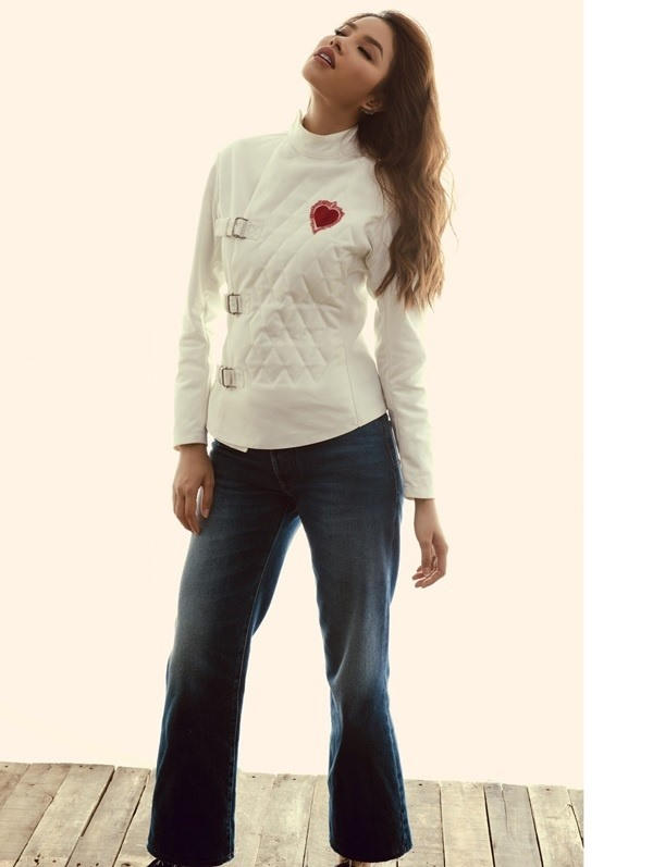 Hoa hậu Hoàn vũ 2015 cũng chia sẻ về những dự định năm 2018 là sẽ lấn sân nhiều hơn sang lĩnh vực thời trang. Ảnh: Trí Nghĩa