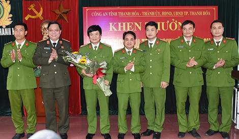 Lãnh đạo Công an tỉnh Thanh Hóa biểu dương, khen thưởng cán bộ, chiến sĩ tham gia phá án.