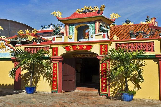 Ngôi đền thờ cá Ông hơn 260 năm tuổi.