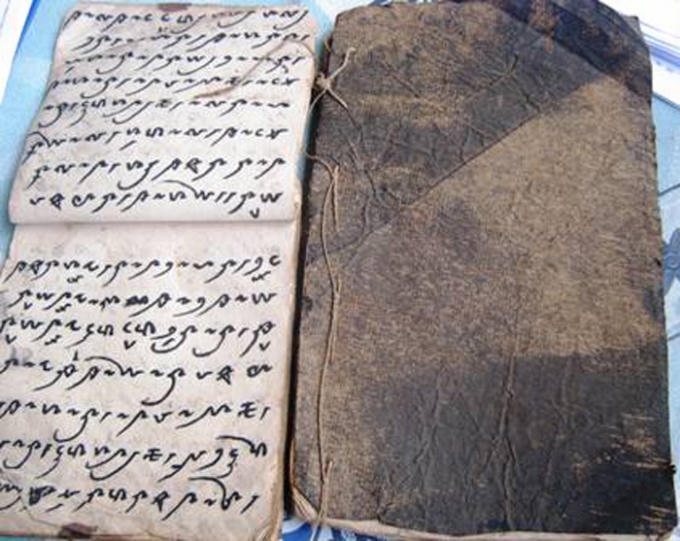 Chữ Thái cổ ghi chép những bài hát ru của đồng bào Thái ở Sốp Cộp (Sơn La). Ảnh Internet