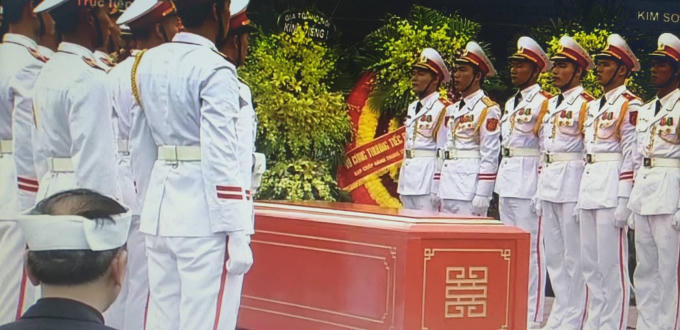 Chủ tịch nước Tr&acirc;̀n Đại Quang đã v&ecirc;̀ với đ&acirc;́t mẹ