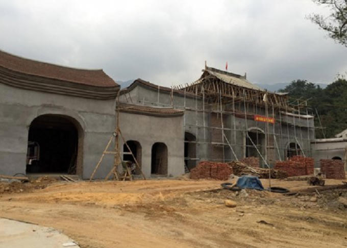 Nhiều hạng mục công trình đang được xây dựng tại chân núi thiêng Yên Tử.