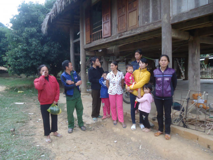 Người dân ở xã Thiết Ống phản ánh tình trạng ô nhiễm do Nhà máy chế biến tinh bột sắn Bá Thước làm ảnh hưởng không nhỏ đến đời sống của bà con. Ảnh: Nguyệt Chi