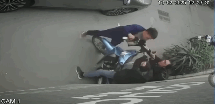 Tài xế Lexus hành hung shipper