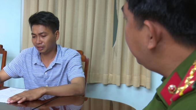 Đối tượng Trần Văn Tuấn tại cơ quan CSĐT. (Ảnh do công an cung cấp)