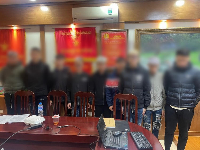 Nhóm đối tượng tại cơ quan công an