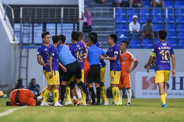 Văn Quyết và Bùi Hoàng Việt Anh vừa nhận án phạt nặng từ VFF.