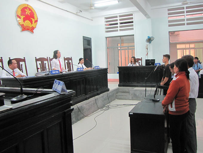 HĐXX quyết định hoãn phiên tòa (ảnh Báo Khánh Hòa).