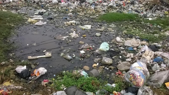 Và gây ô nhiễm nghiêm trọng (ảnh Duy Ngợi).