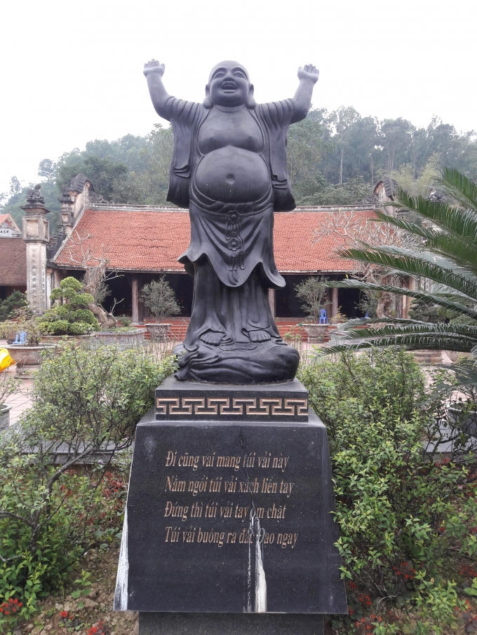 Chùa Hồng Phúc cổ kính tọa lạc trên sườn núi Thiên Vân, tại Phường Bắc Sơn, Quận Kiến An.