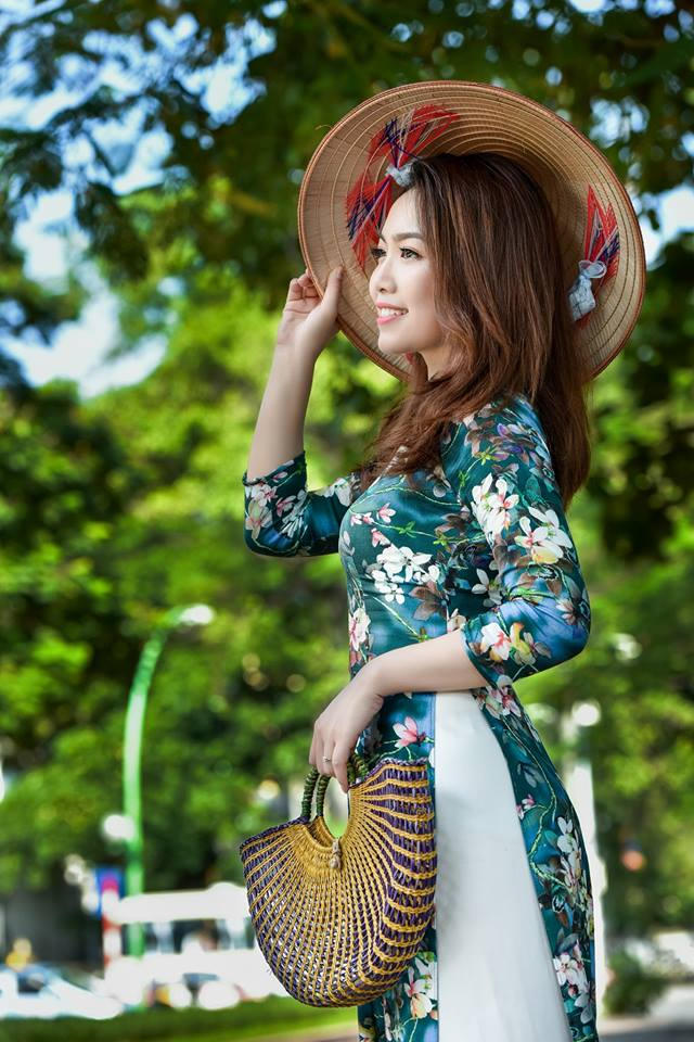 Dịu dàng khoe sắc trong nắng thu.