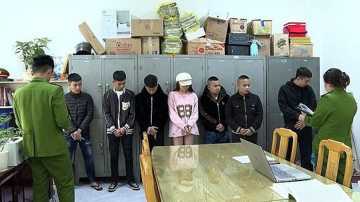 Gặp nhau ở đám cưới, 6 thanh niên rủ nhau về nhà riêng 'bay lắc'. Ảnh Công an Phú Thọ