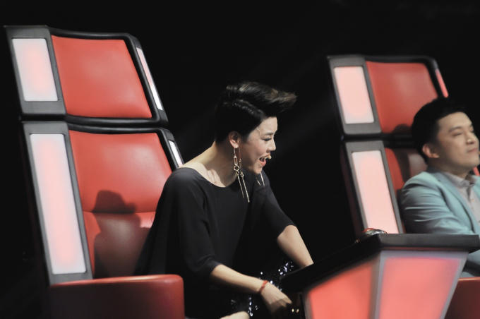 The Voice: Sau tất cả, Thu Phương bấm cứu ch&agrave;ng trai mang