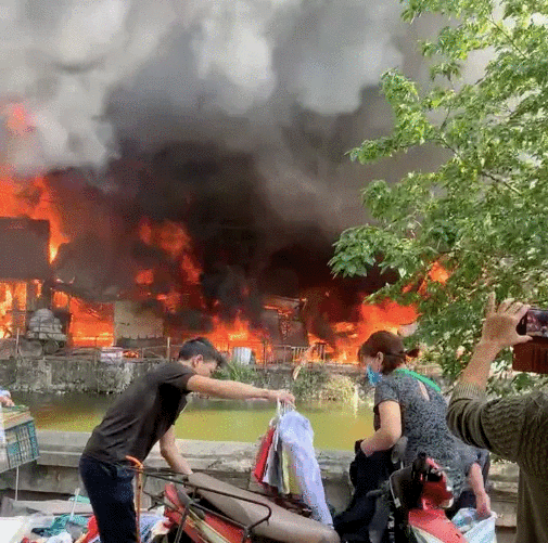 1B304D35-3ADF-4576-9EF8-01E3F942BB9B