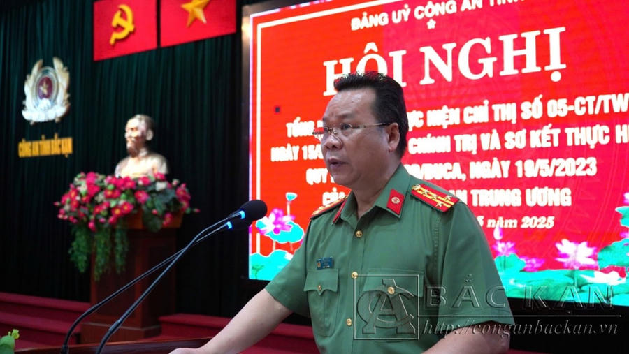 Đại tá Hà Văn Tuyên, Uỷ viên Ban thường vụ Tỉnh uỷ, Bí thư Đảng uỷ, Giám đốc Công an tỉnh phát biểu khai mạc hội nghị (Ảnh: Công an Bắc Kạn).