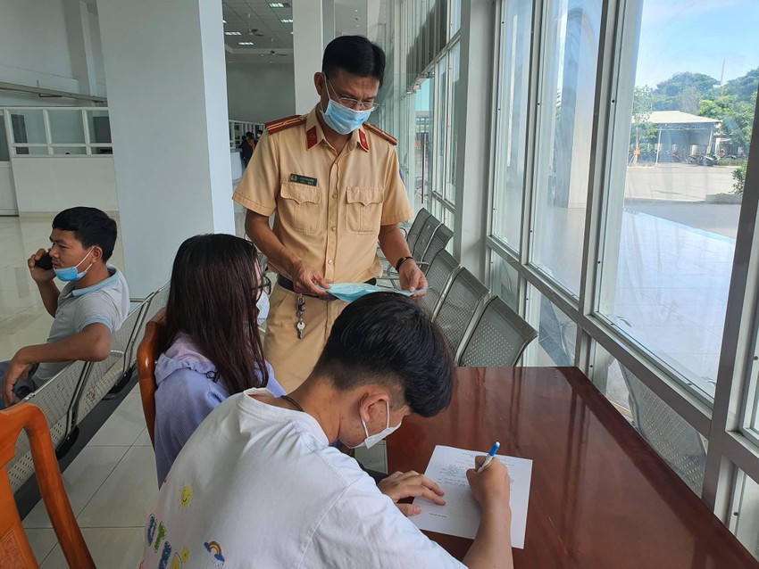 Từ vụ xe kh&aacute;ch vi phạm giao th&ocirc;ng gần 300 lần: Chủ xe cần l&agrave;m ngay điều n&agrave;y để tr&aacute;nh 'gộp đơn' phạt nguội ảnh 1