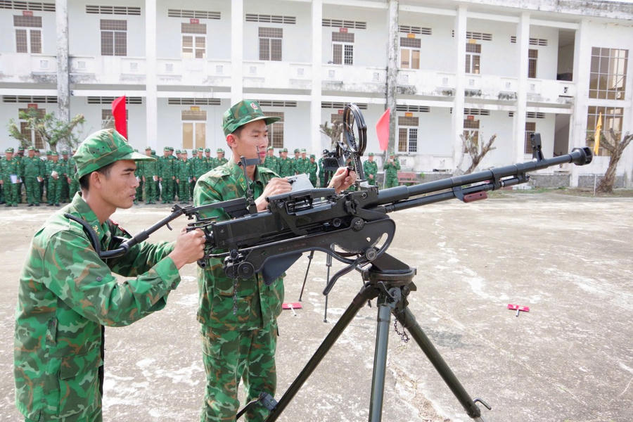 Hướng dẫn ngắm bắn súng đại liên 12,7mm mục tiêu UAV bay thấp.
