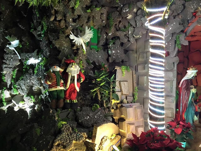 Không khí Giáng sinh ấm áp diệu kỳ tỏa ra từ "thánh đường" của Mr. Đàm