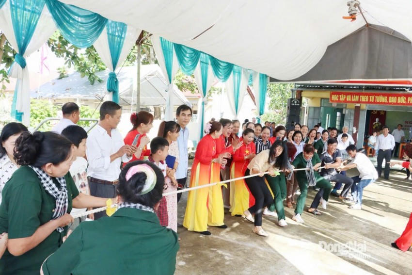 Phong trào thể dục thể thao cũng được tổ chức nhân ngày hội Đại đoàn kết.