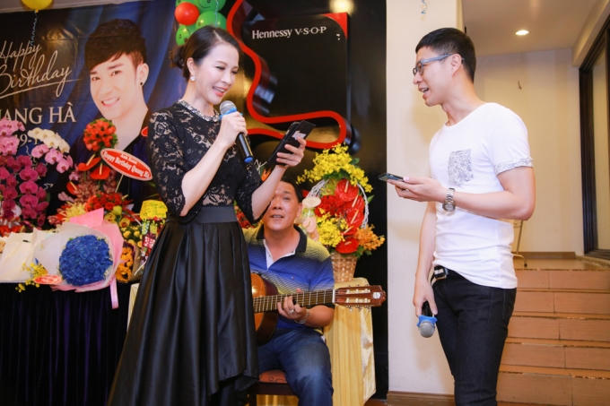 MC Thanh Mai và MC Anh Quân trở thành "ca sĩ" hát mừng Quang Hà
